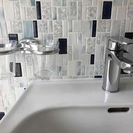 Spacious 1-bedroom Apt With A Breathtaking View 公寓 洛伊克巴德
