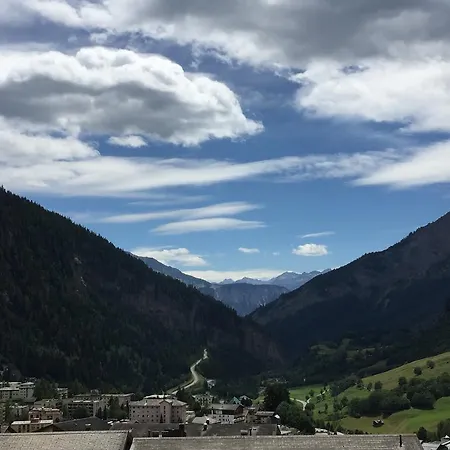 Spacious 1-bedroom Apt With A Breathtaking View * 洛伊克巴德
